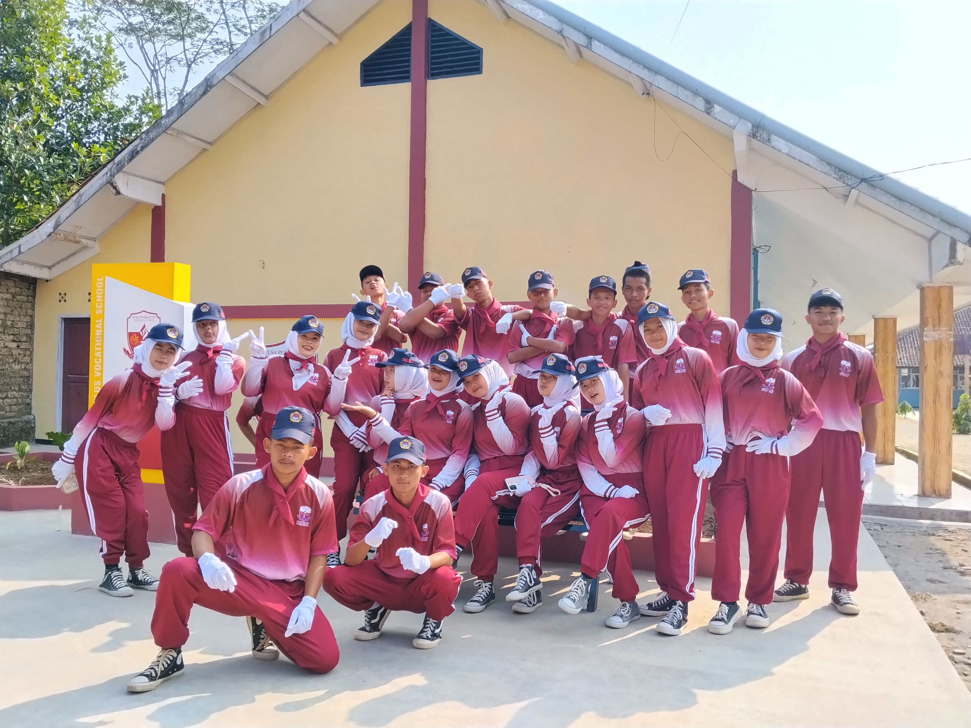 Siswa SMK Plus Nusa Putra Raih Juara 1 Lomba Gerak Jalan Tingkat Kecamatan Surade